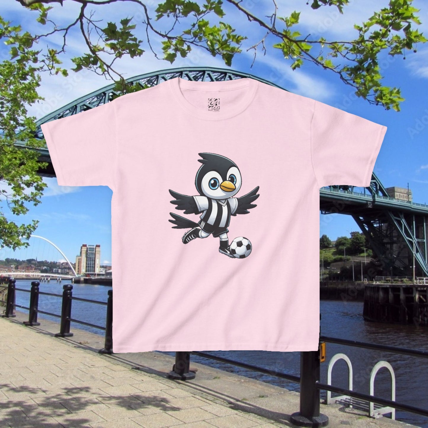Newcastle United Mini Mag Flying Kids Tee