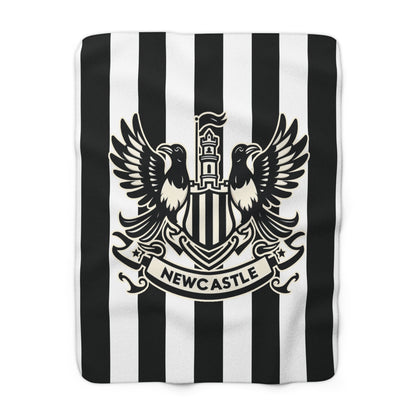 Newcastle United B&W Crest Sherpa Fleece Blanket