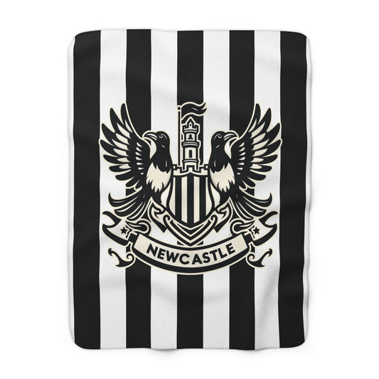 Newcastle United B&W Crest Sherpa Fleece Blanket